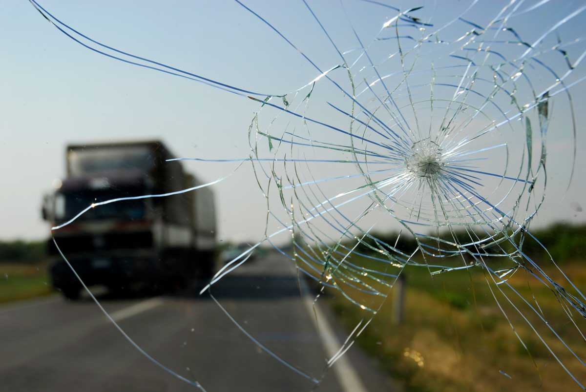Krossat fönster på lastbil